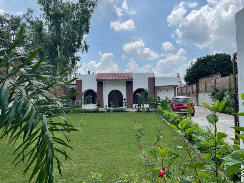Jp International Naimisharanya Otel Dış mekan fotoğraf