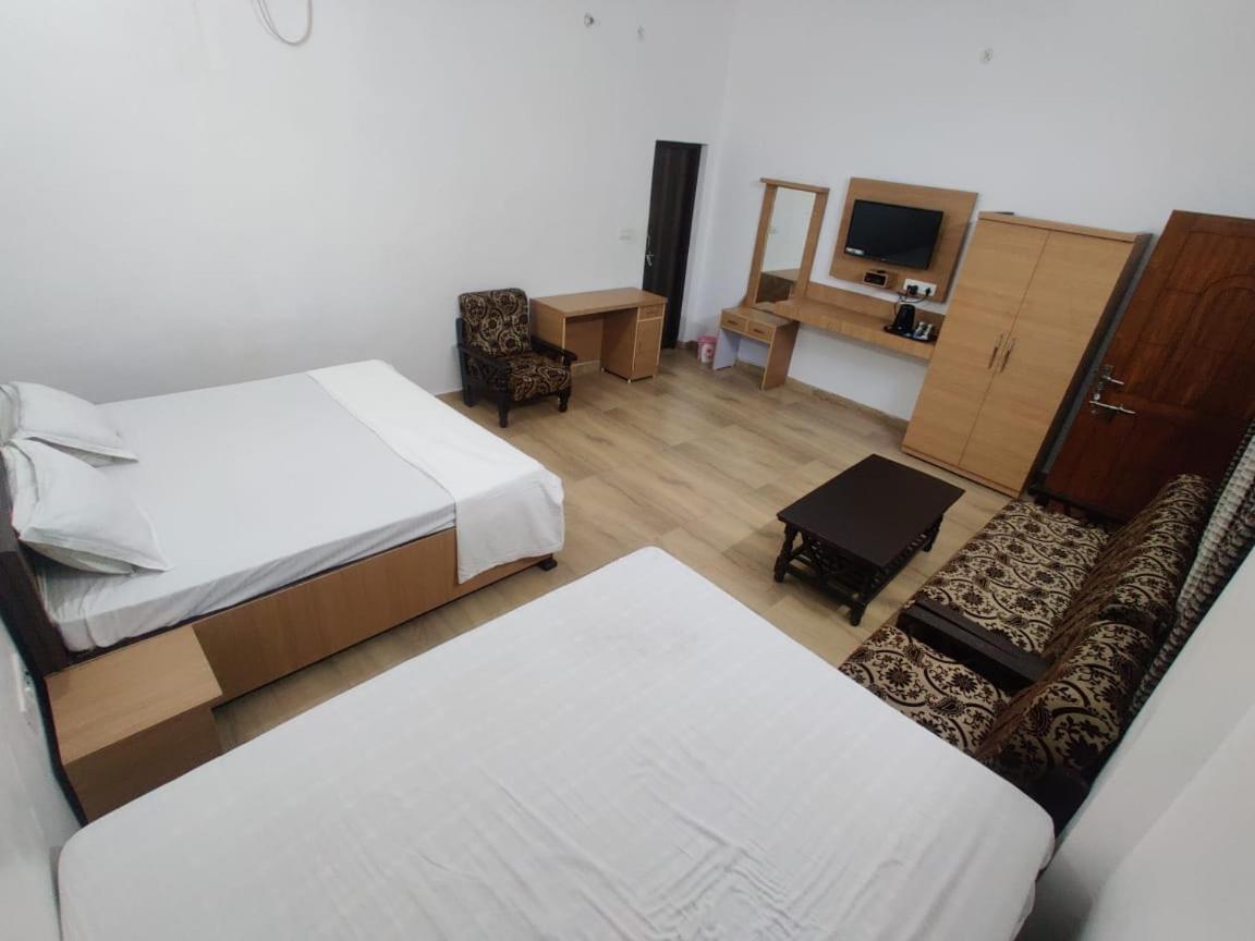 Jp International Naimisharanya Otel Dış mekan fotoğraf