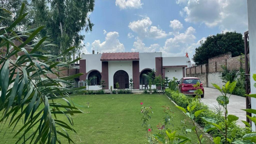 Jp International Naimisharanya Otel Dış mekan fotoğraf